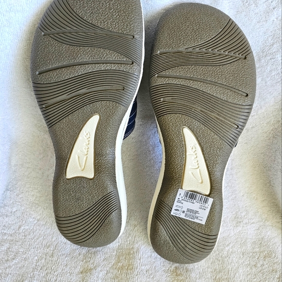 Cloudsteppers by Clarks womens size 8. NWT with box - Picture 7 of 9